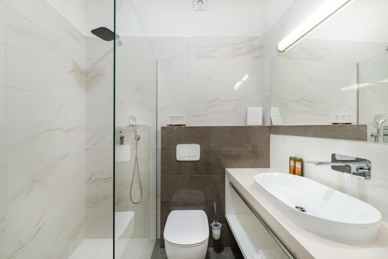 Hotel Dvorec Tolmin Bagian luar foto