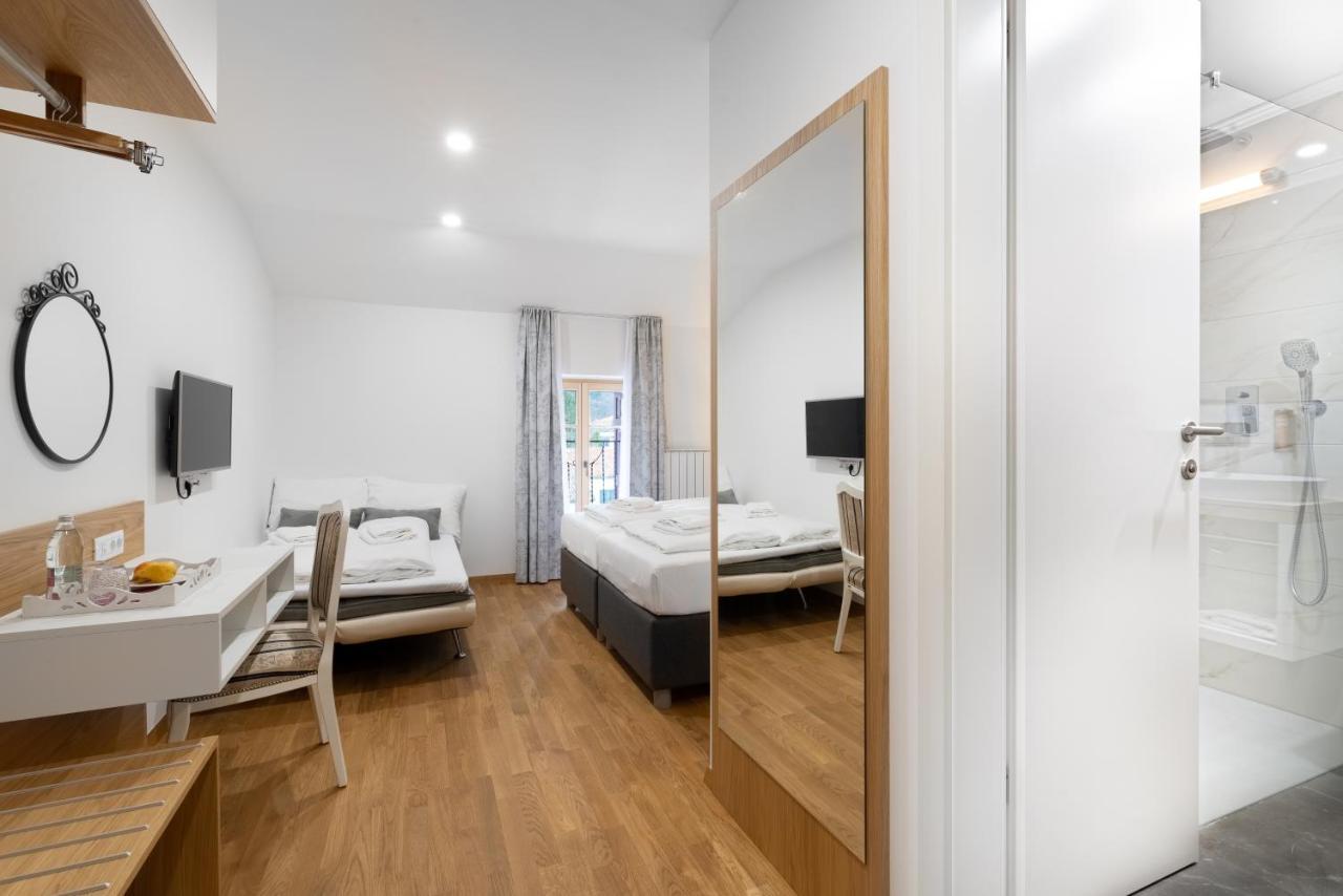 Hotel Dvorec Tolmin Bagian luar foto