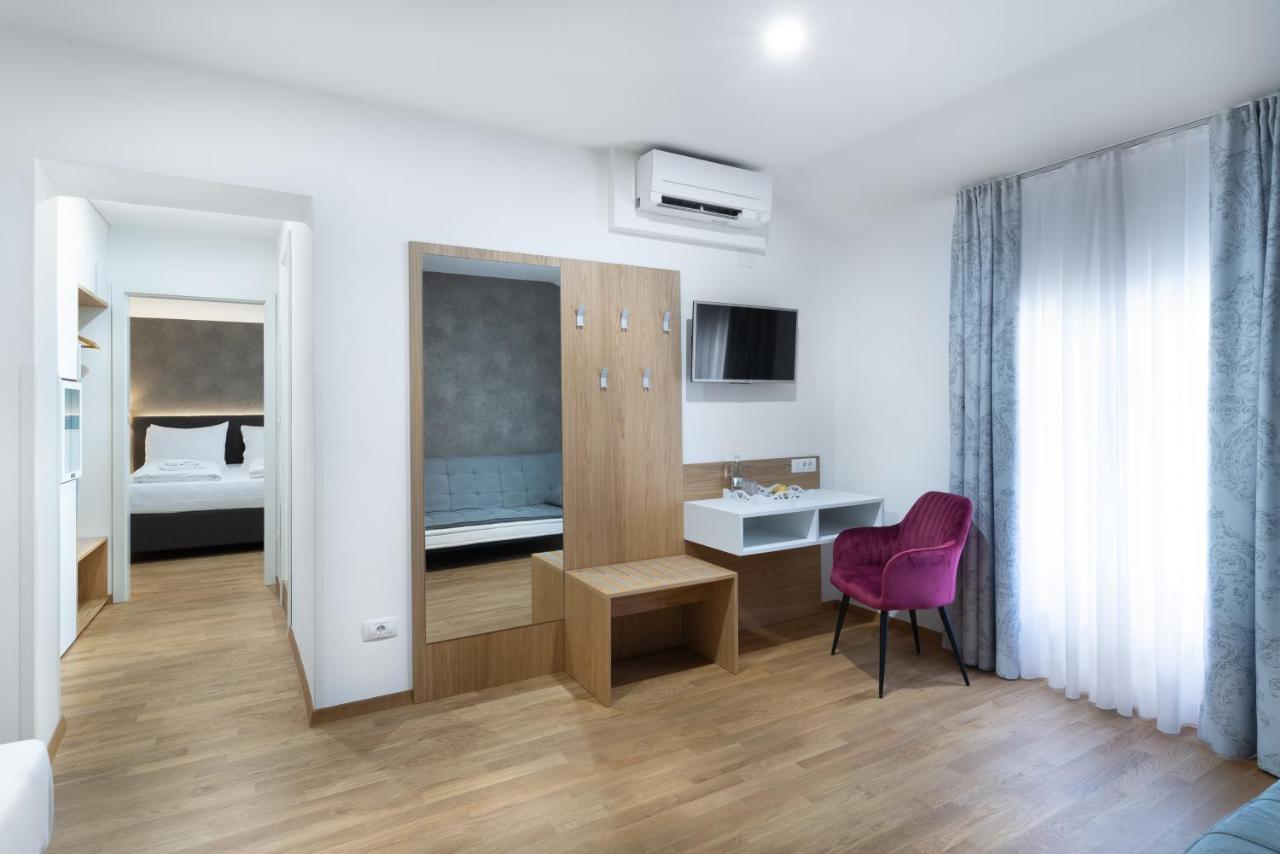 Hotel Dvorec Tolmin Bagian luar foto