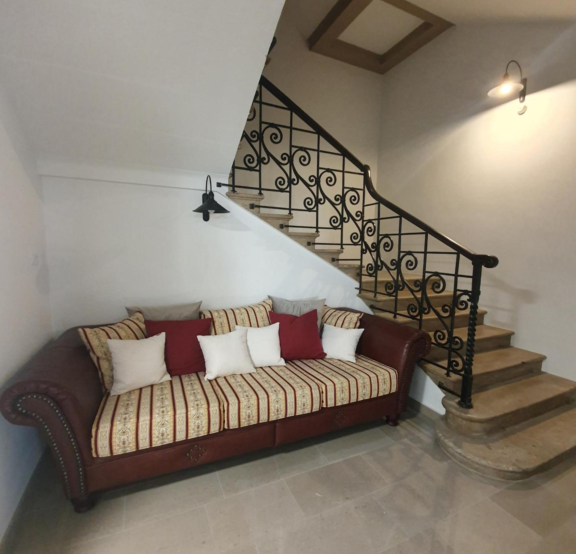 Hotel Dvorec Tolmin Bagian luar foto