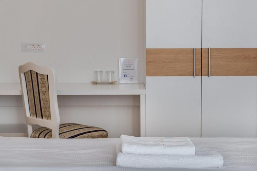 Hotel Dvorec Tolmin Bagian luar foto