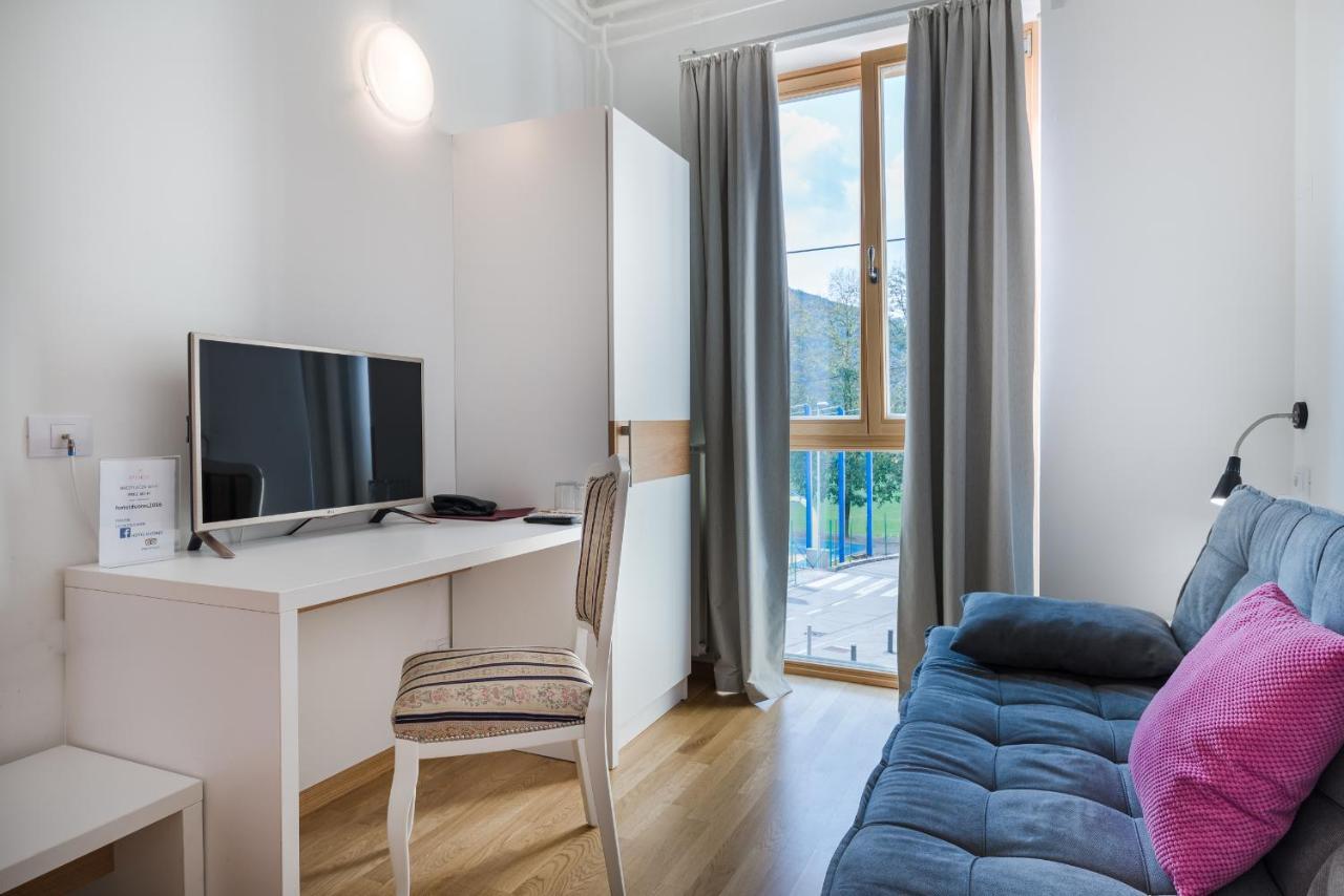 Hotel Dvorec Tolmin Bagian luar foto