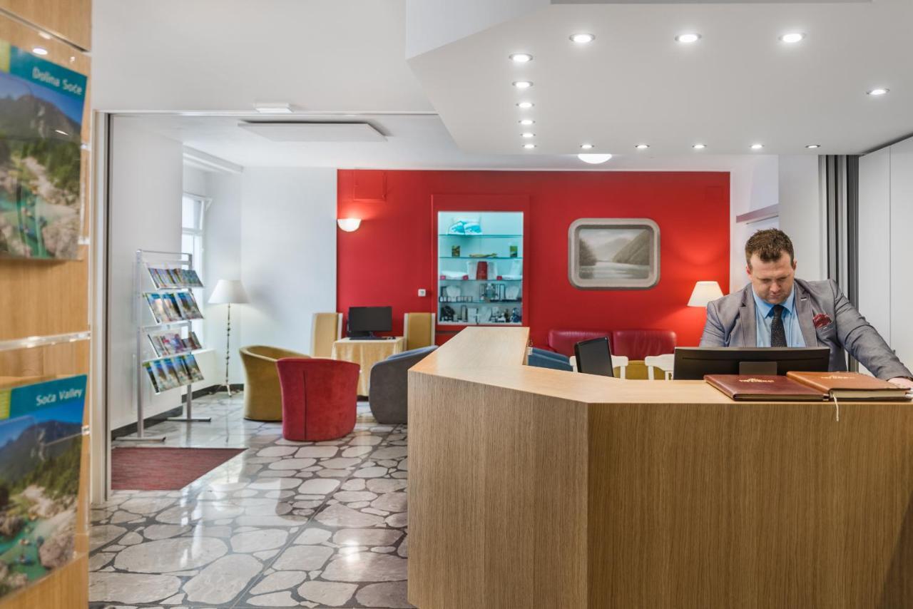 Hotel Dvorec Tolmin Bagian luar foto